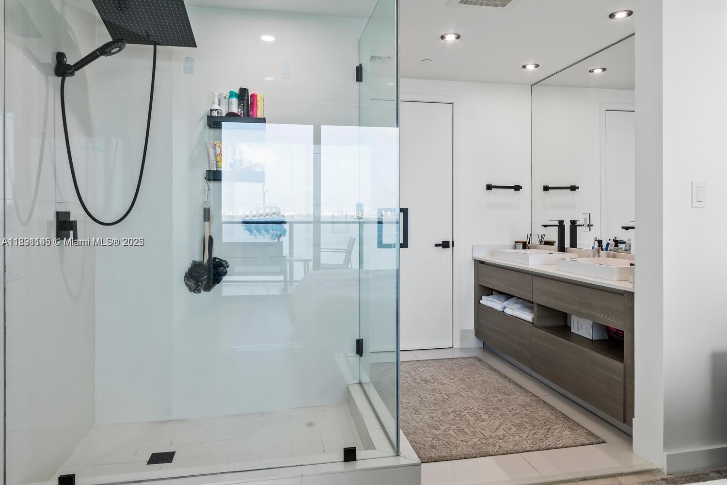 ICON BAY CONDO - Residential Lease