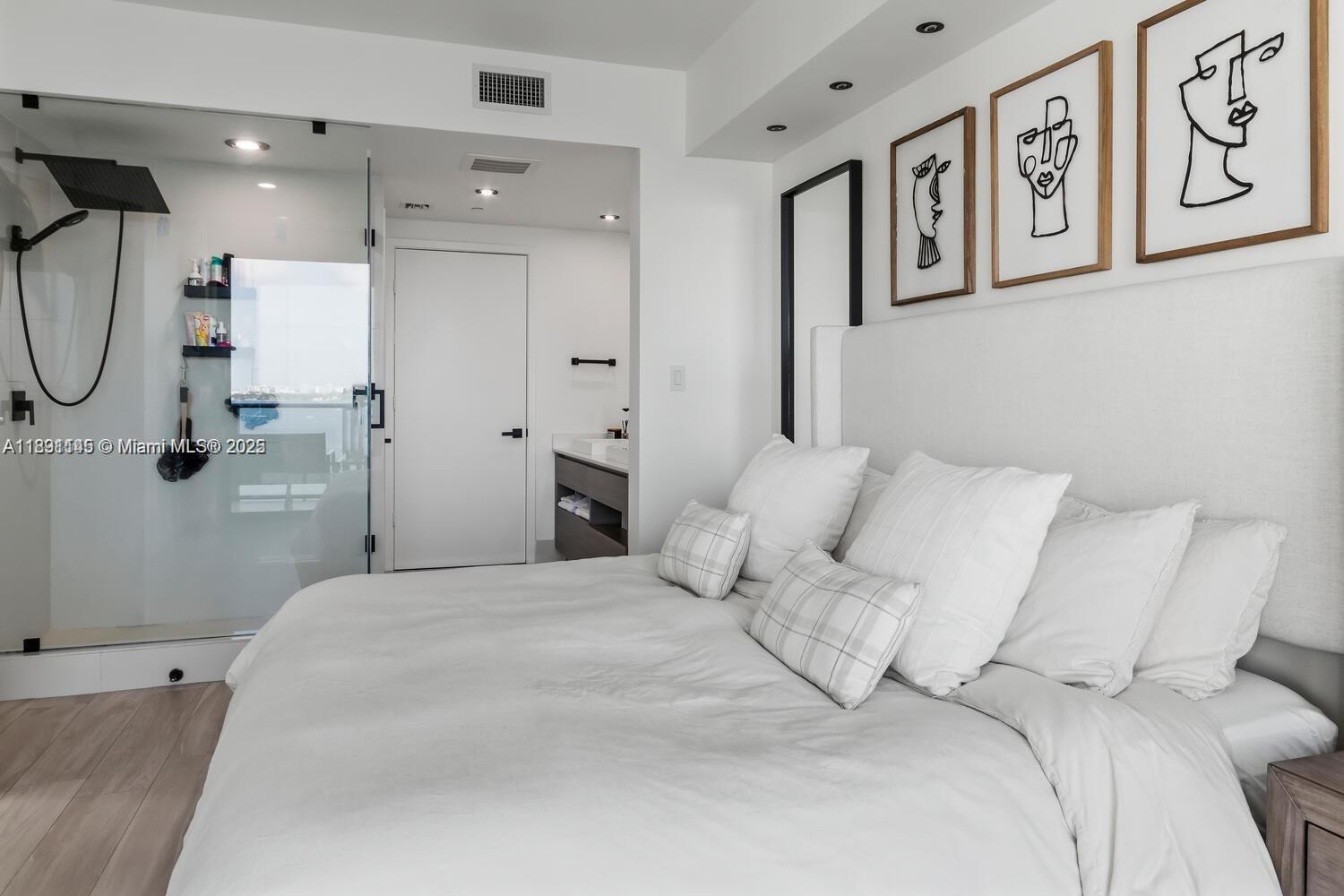 ICON BAY CONDO - Residential Lease