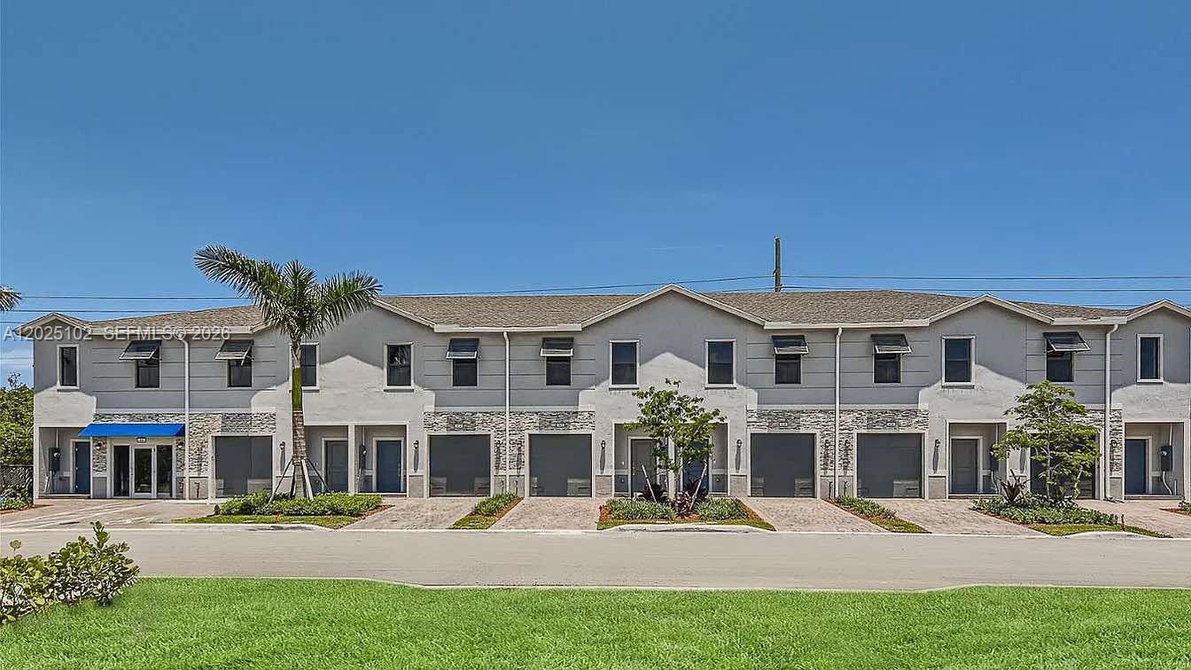 876 NW 3rd Way 876