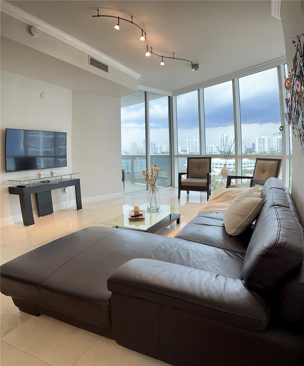 TRUMP PALACE CONDO - Residential Lease