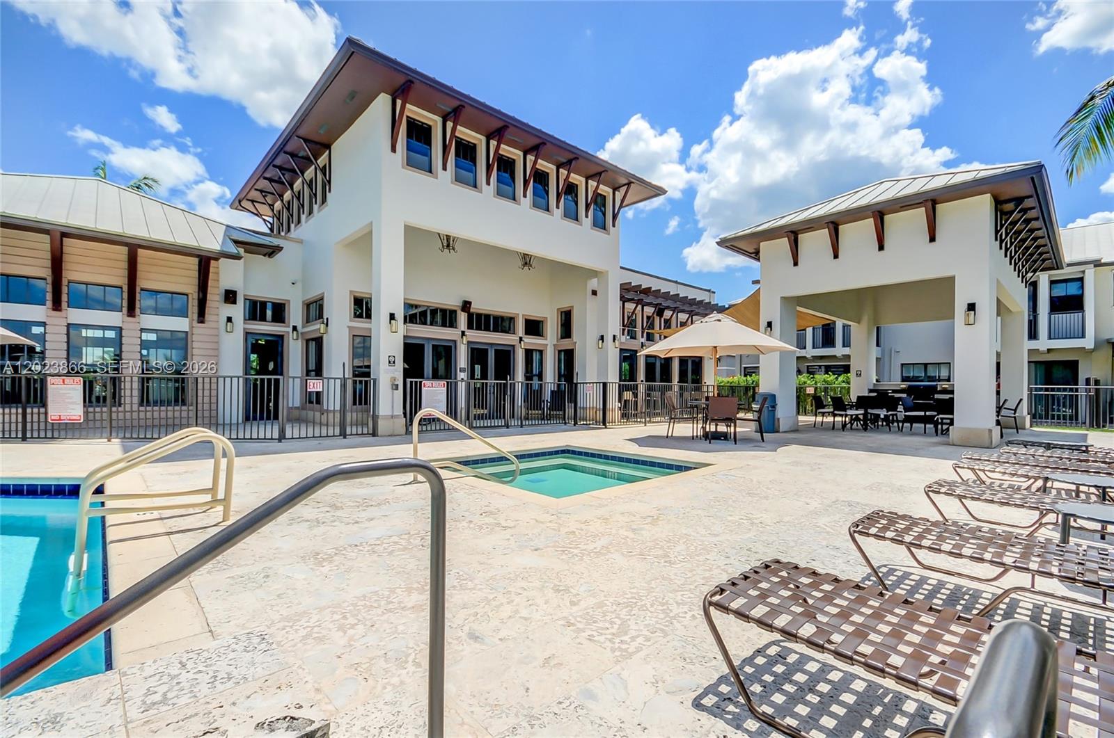DORAL CAY - Residential