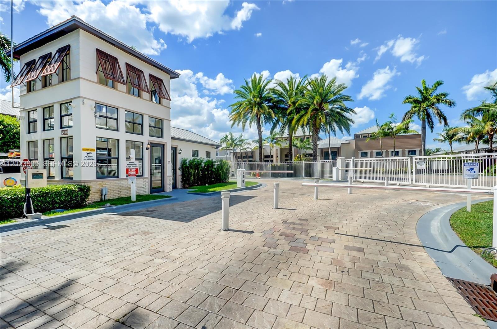 DORAL CAY - Residential