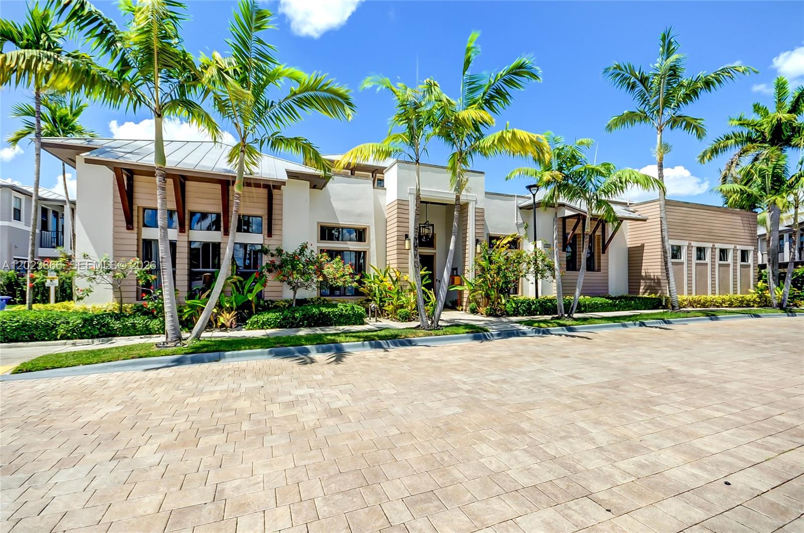 DORAL CAY - Residential