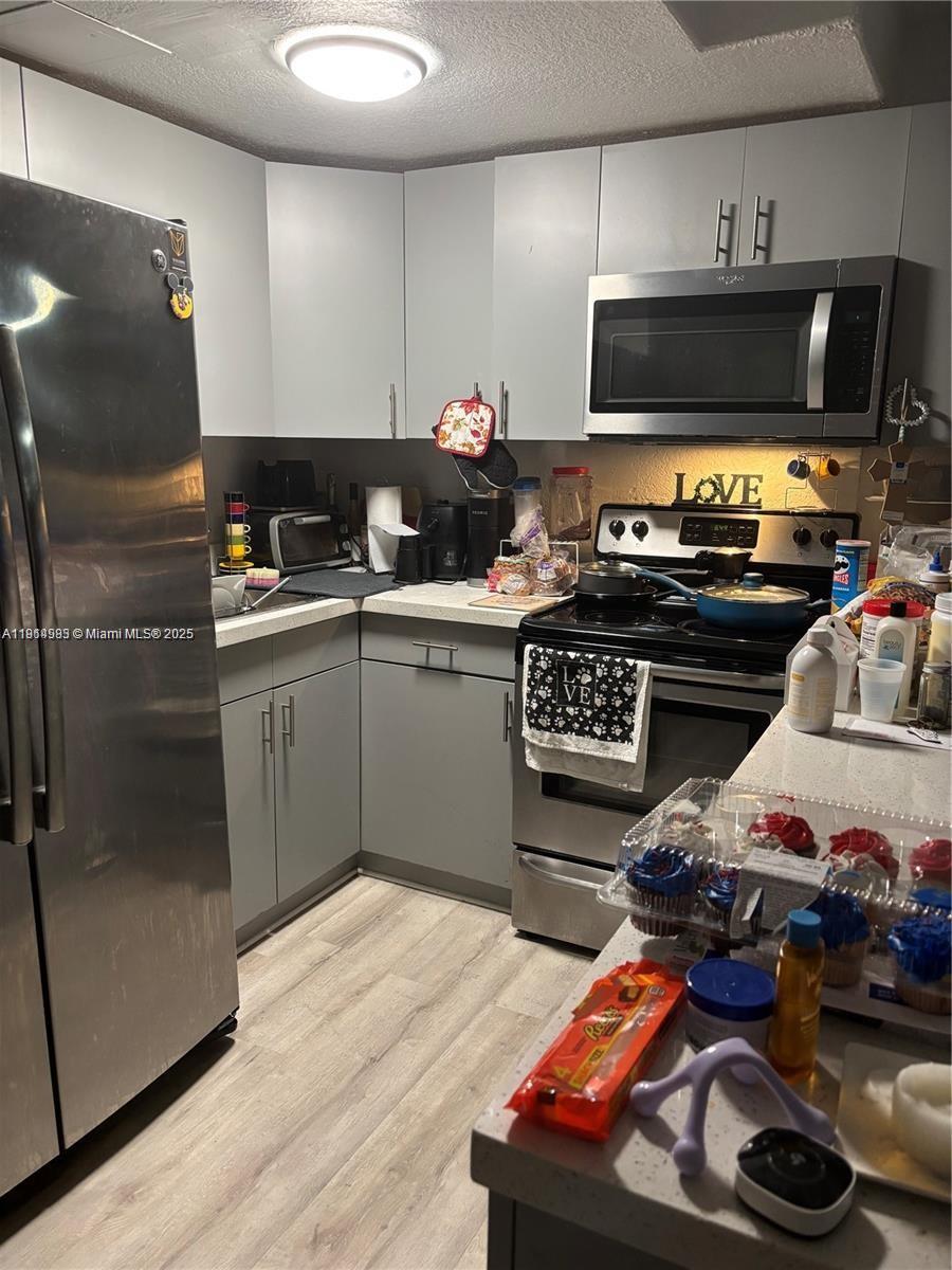 GOLDEN GATE APARTMENTS CO - Residential Lease