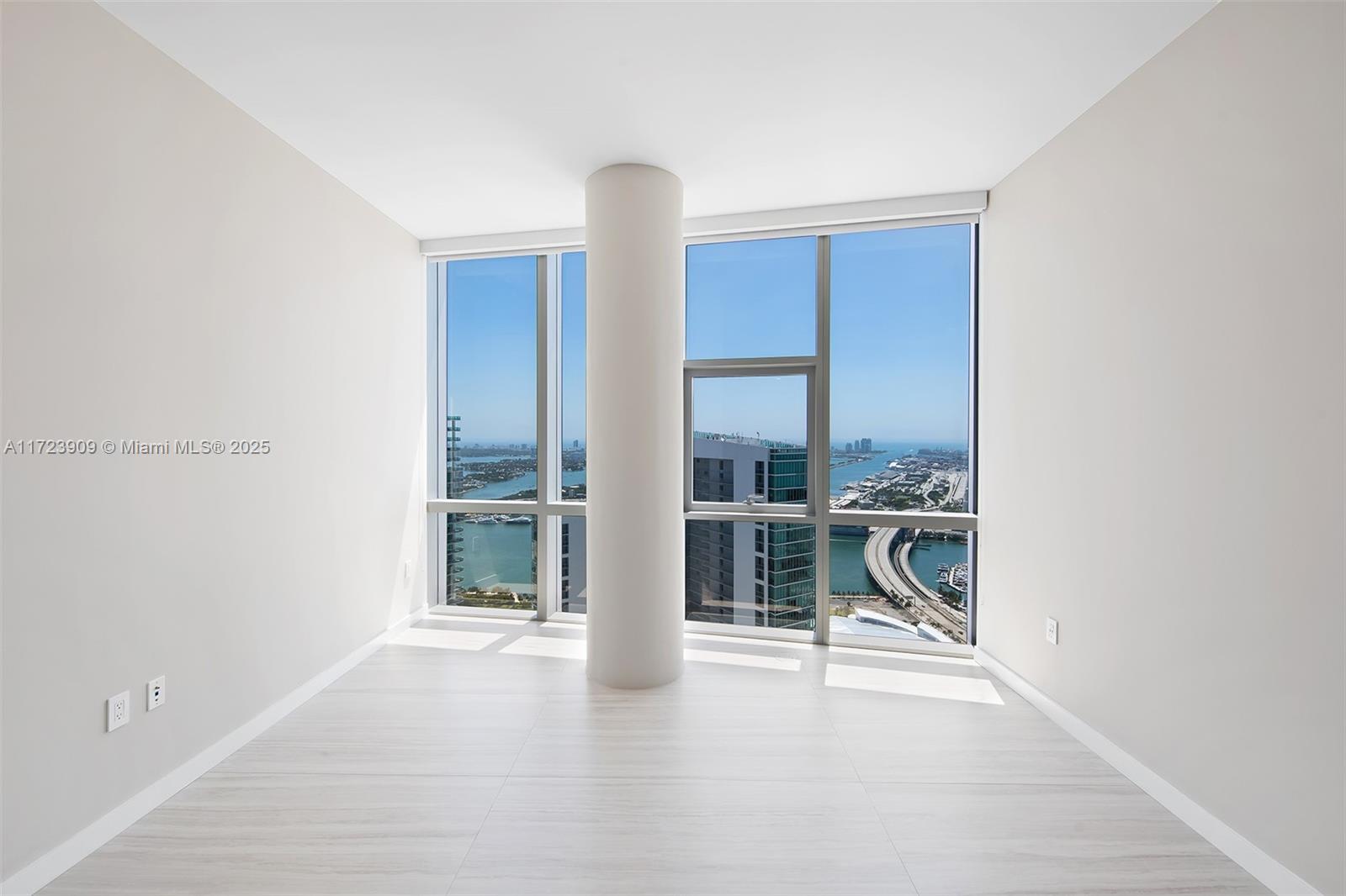 PARAMOUNT MIAMI WORLDCENT - Residential