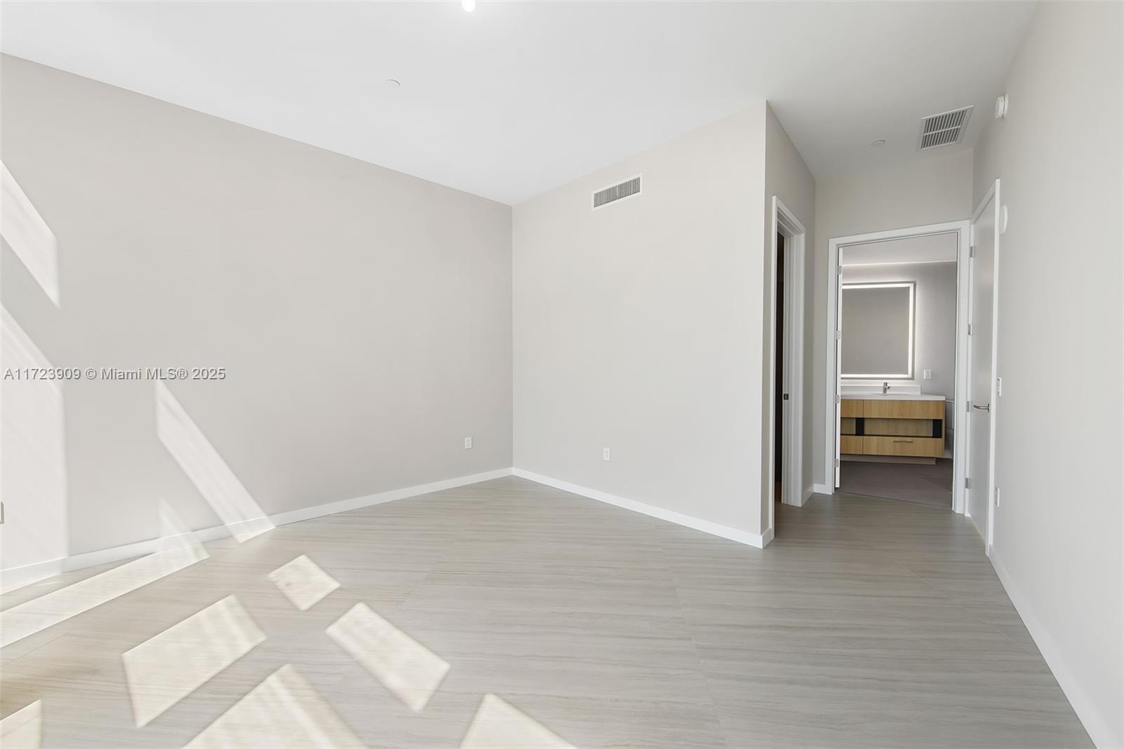PARAMOUNT MIAMI WORLDCENT - Residential
