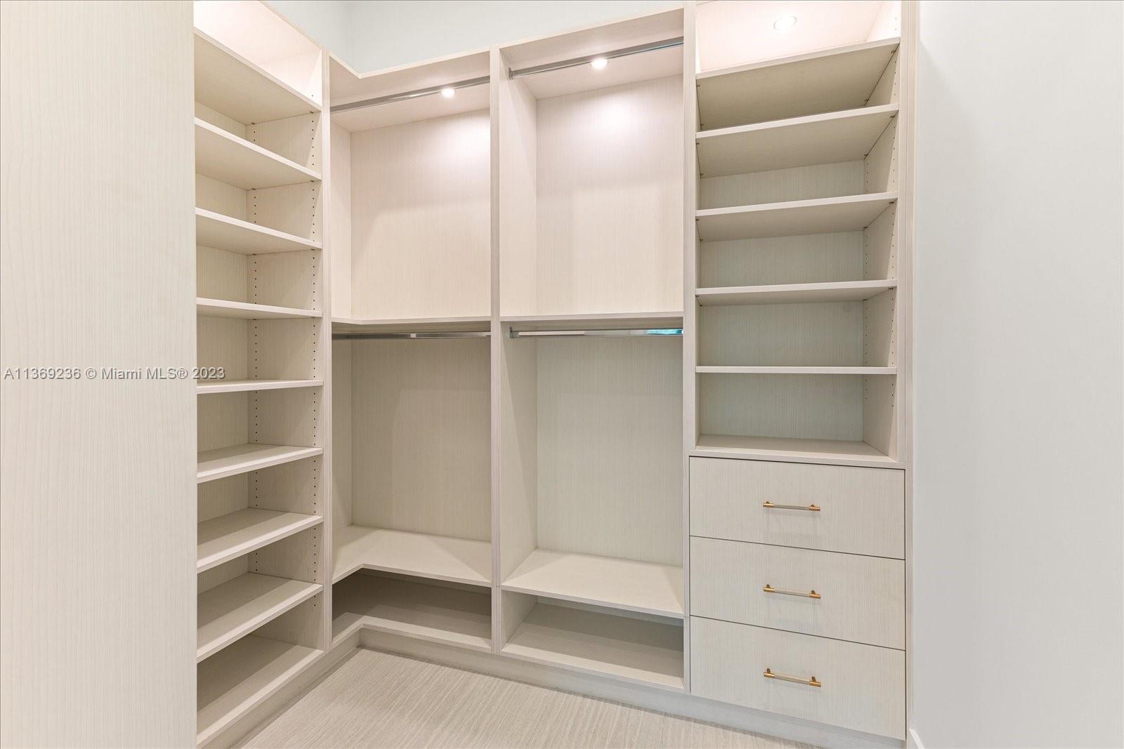 PINE TREE ESTATES - Residential