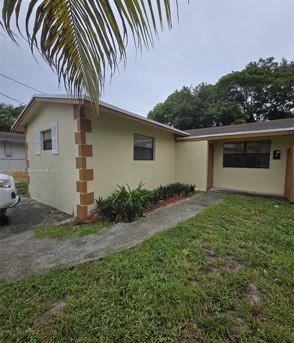 Spacious 4-bed, 2-bath duplex in prime Riverside Park location. Over 1,300 sq ft of living space. Just minutes from downtown, I-95, and Fort Lauderdale Beach. Landlord covers landscaping; tenant pays all utilities. Fast approval and easy to show. Close to Croissant Park Elementary, New River Middle, and Stranahan High. Near parks, shopping, and dining. Ideal for families or roommates seeking space, convenience, and a central location. Don't miss this well-maintained rental with great access to everything Fort Lauderdale offers!