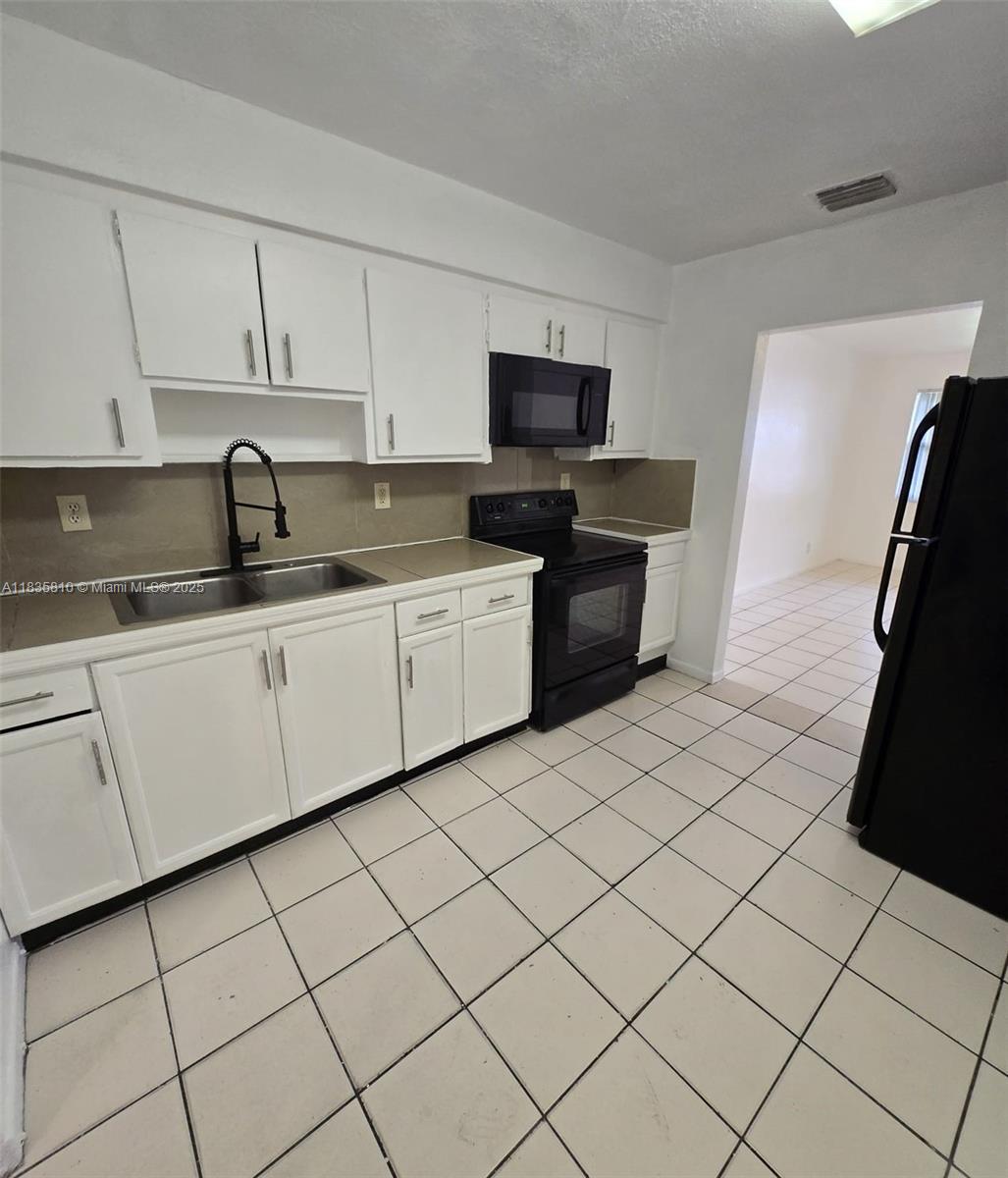 RIVERSIDE PARK - Residential Lease
