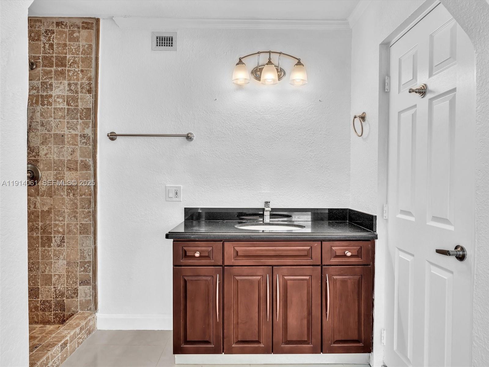 DAVIS ISLES - Residential Lease