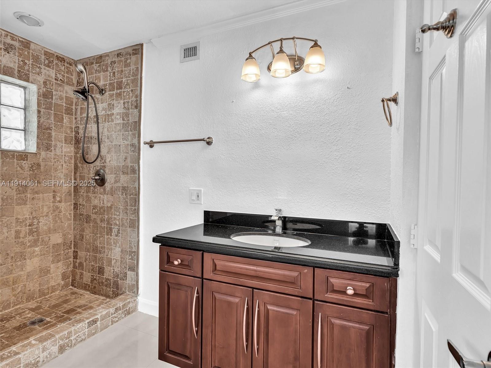 DAVIS ISLES - Residential Lease