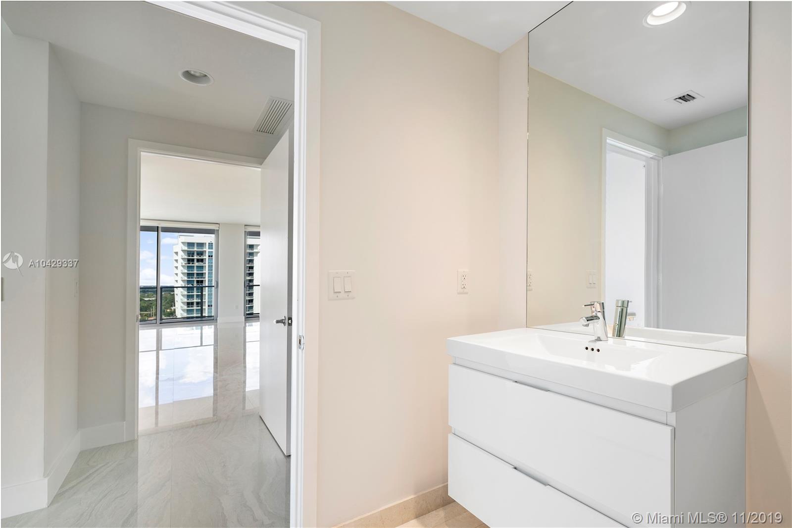 MARINA PALMS - Residential