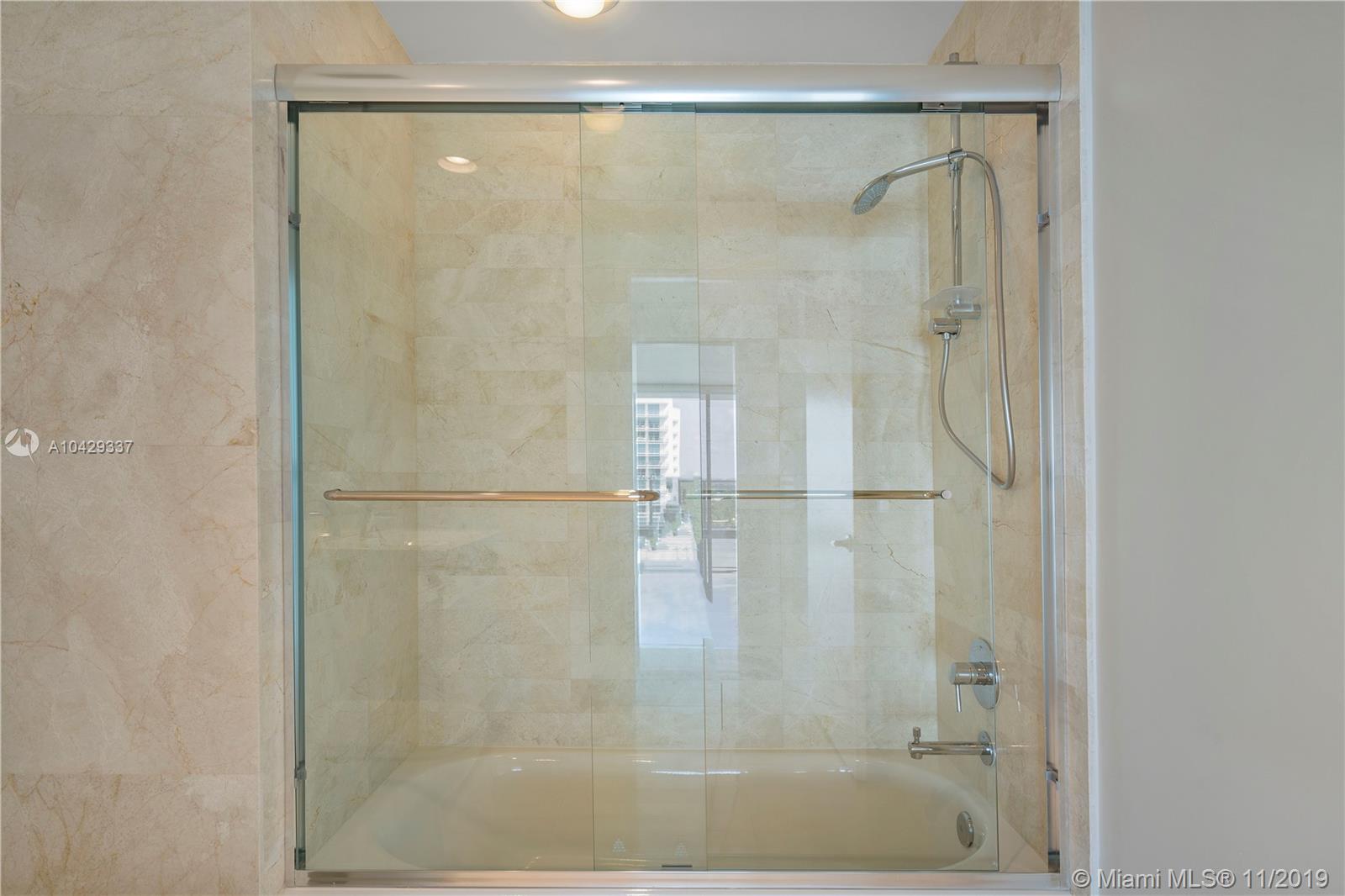 MARINA PALMS - Residential