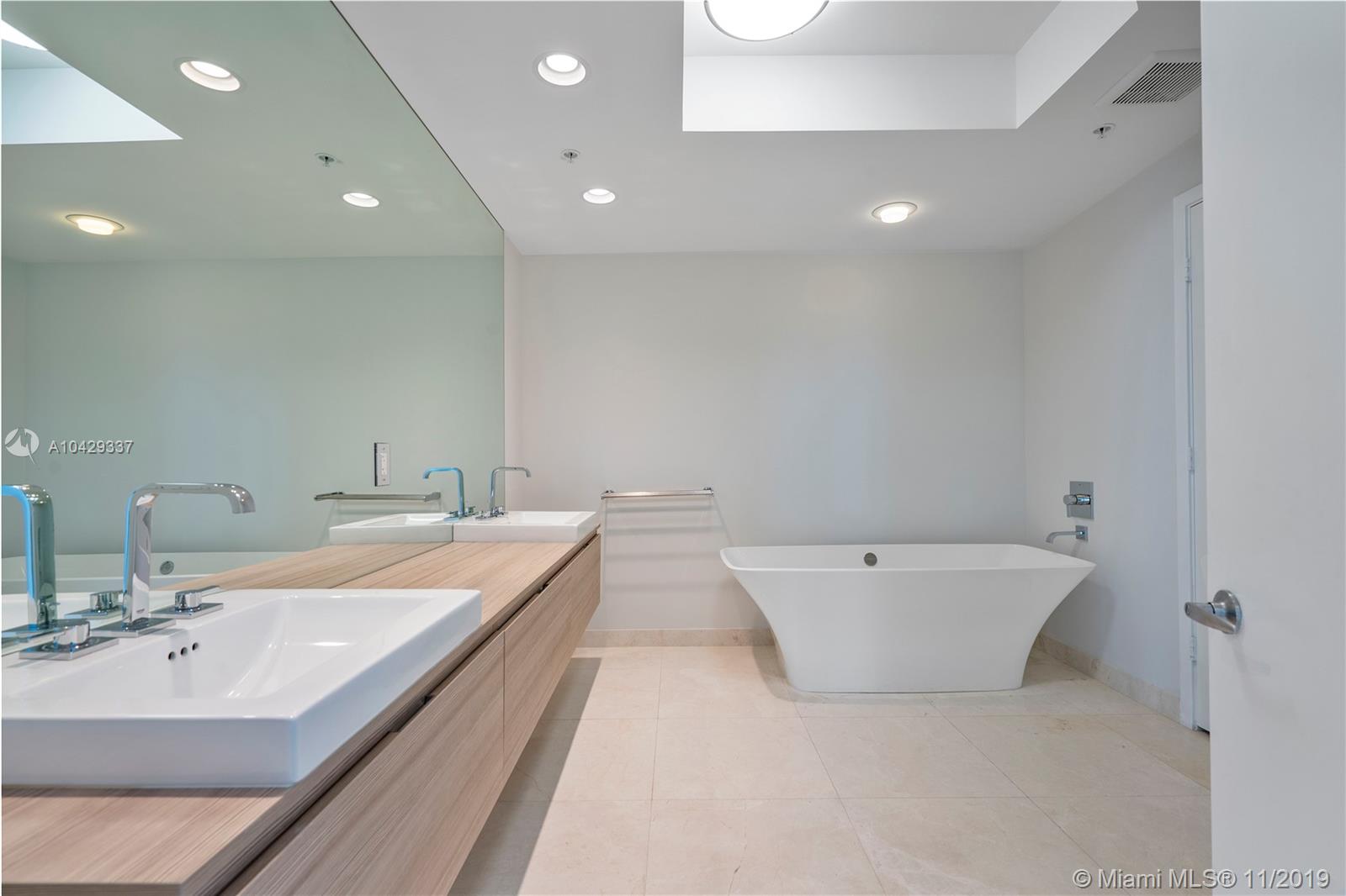 MARINA PALMS - Residential