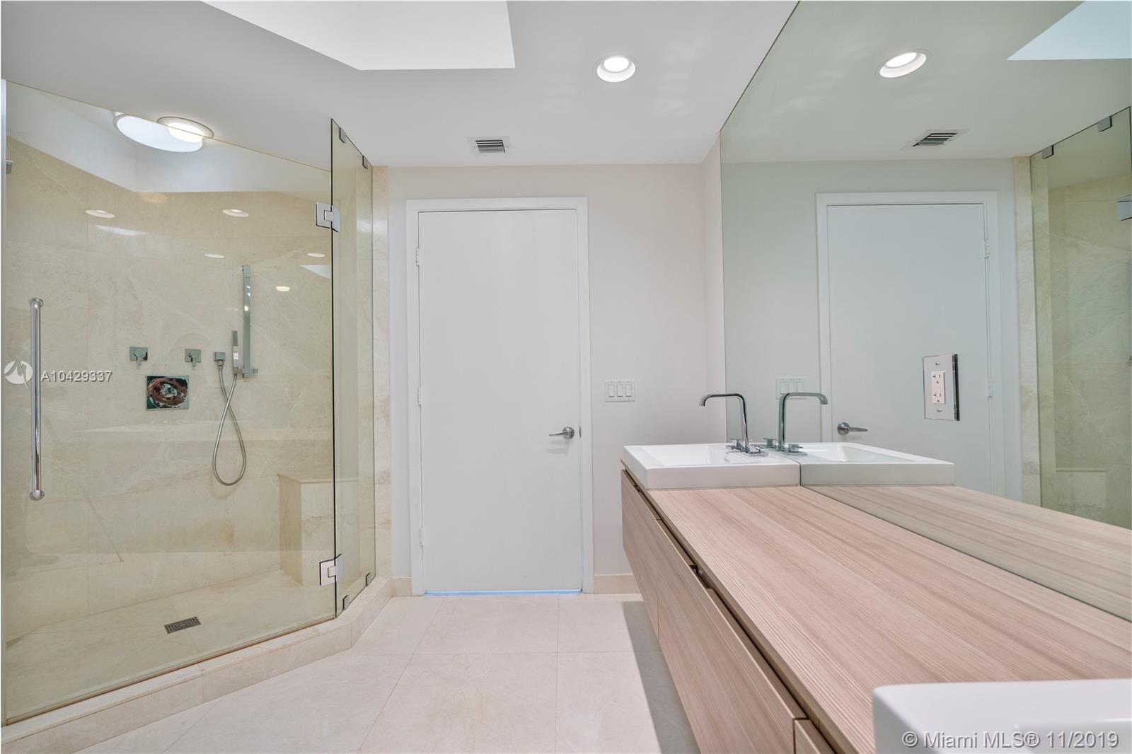 MARINA PALMS - Residential