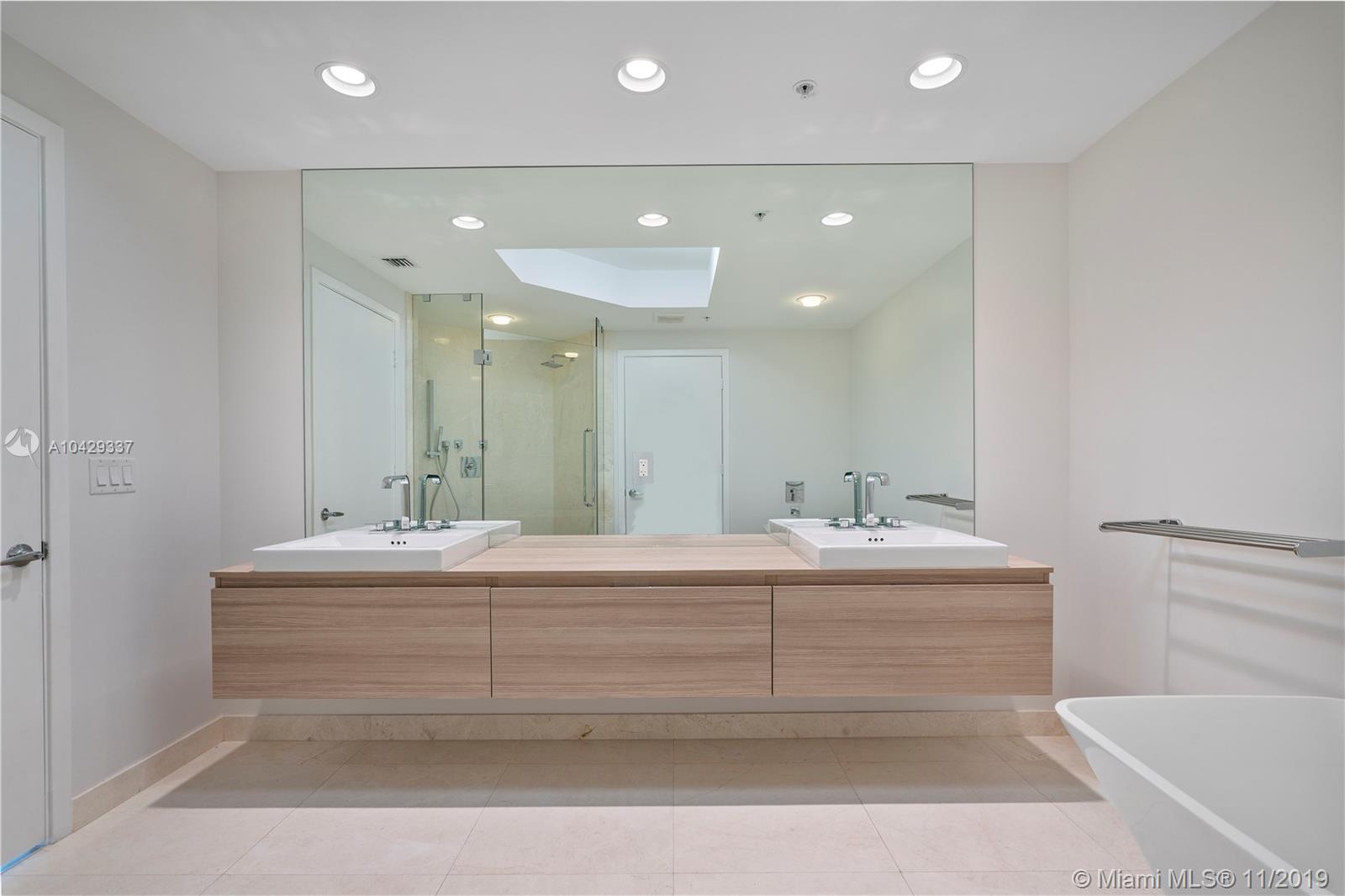 MARINA PALMS - Residential