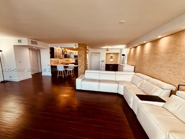 100 Bayview Dr 2124