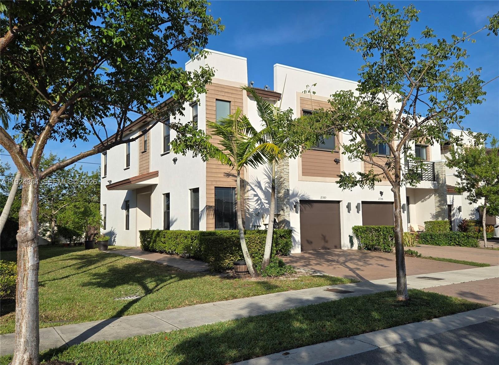 VIA VENTURE NEIGHBORHOOD - Residential