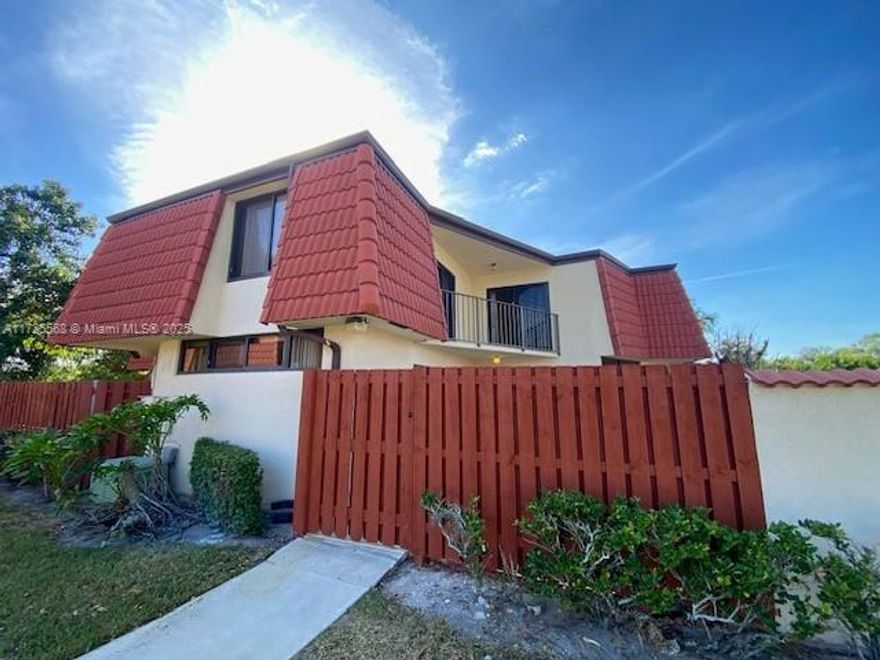 2 Bedroom 2.5 Bathroom Townhouse for Sale in Somerset Community off of Forest Hill Blvd. and Davis Road in Palm Springs.  New carpet, paint, appliances, granite countertops in the Kitchen and courtyard redone.