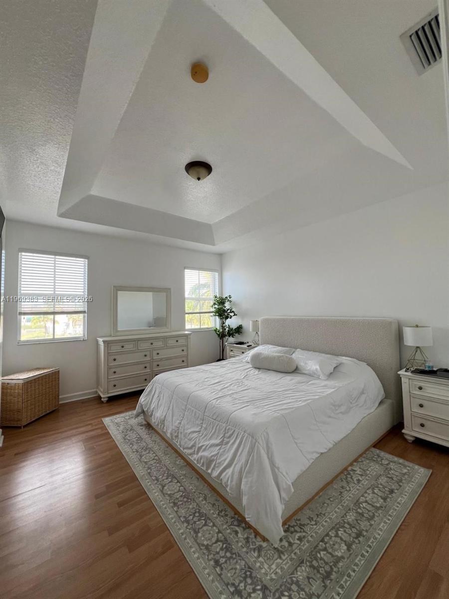 EMERALD ISLES - Residential