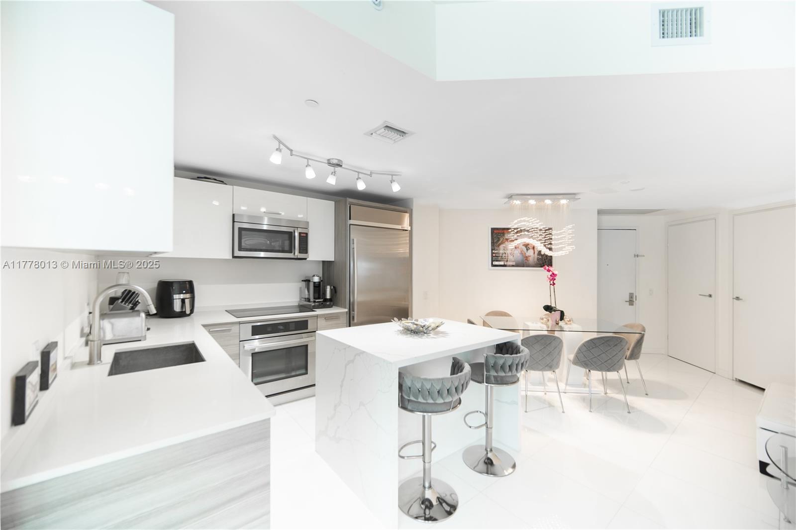 BRICKELLHOUSE CONDO - Residential