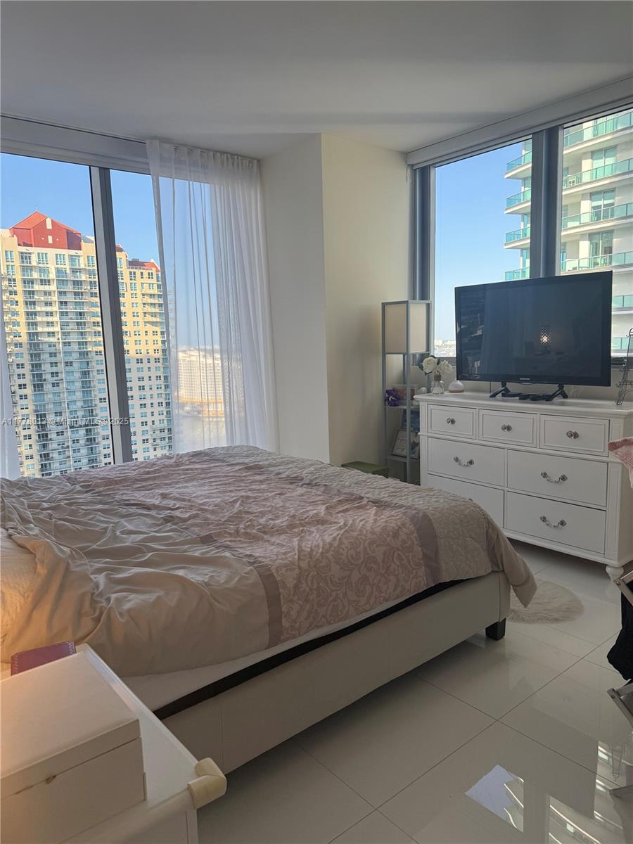 1300 Brickell Bay Dr 2710