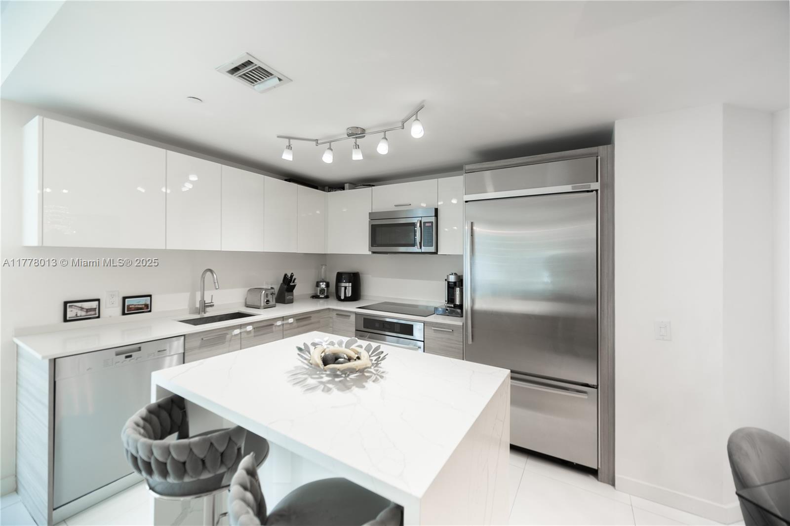 BRICKELLHOUSE CONDO - Residential