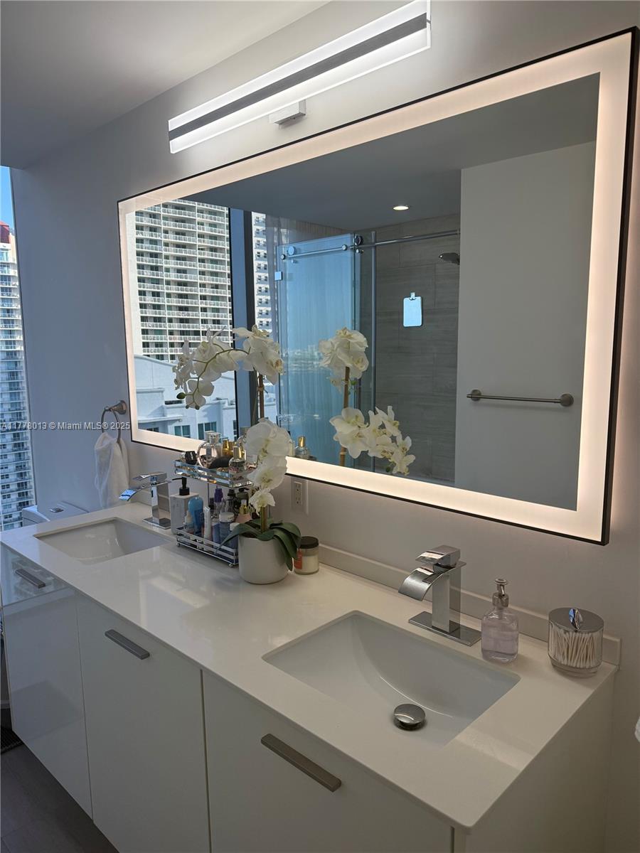 1300 Brickell Bay Dr 2710