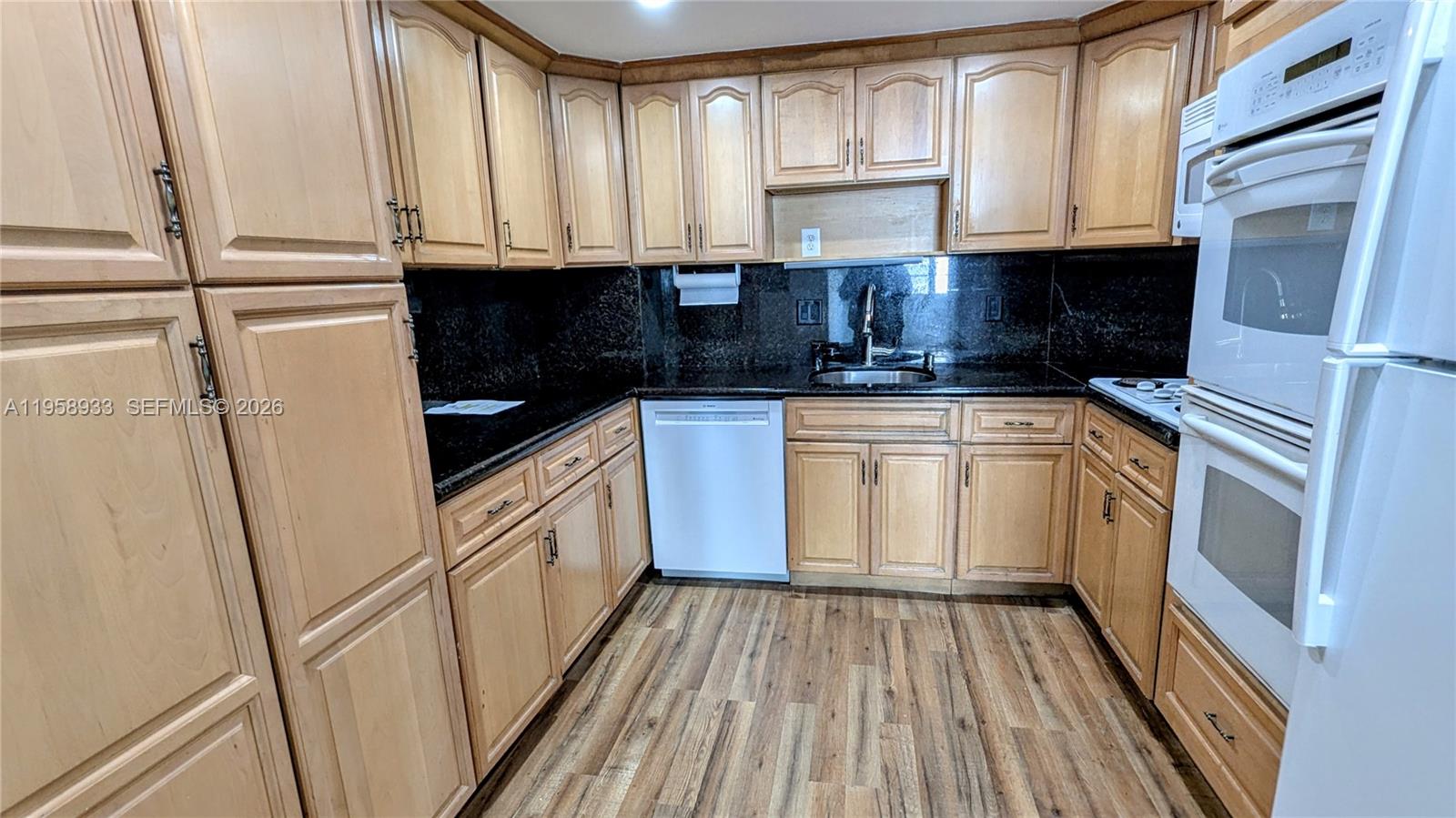 ARLEN HOUSE CONDO - Residential