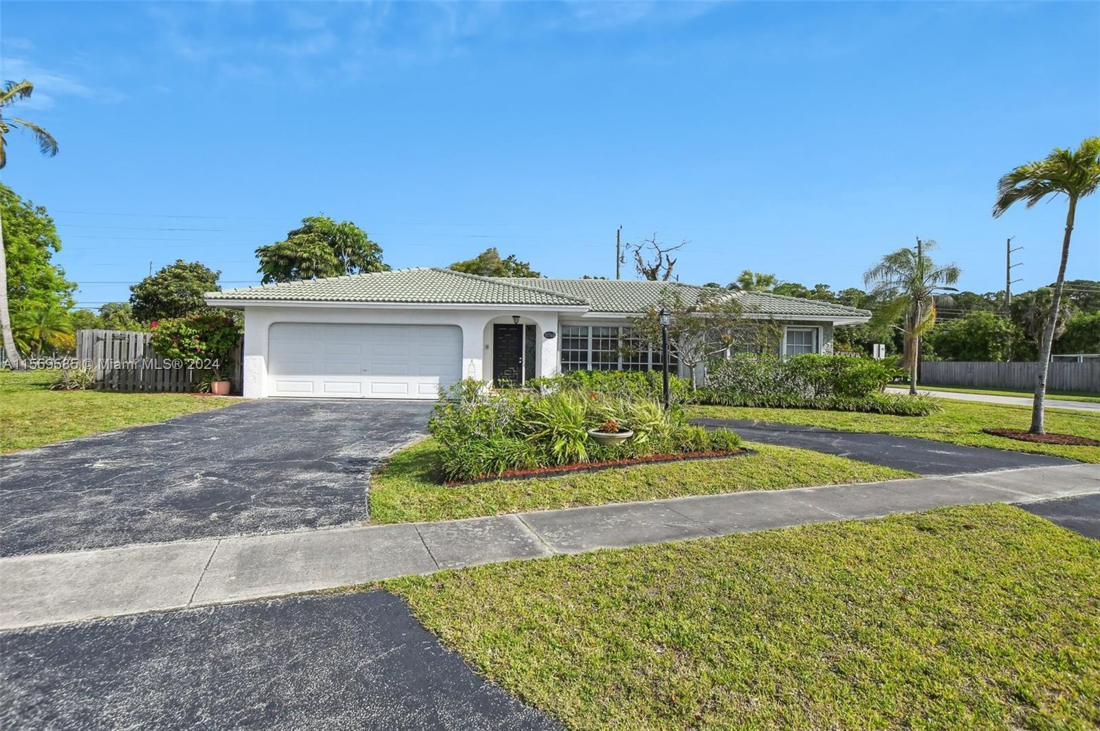 Property for Sale at 10265 Dorchester Dr, Boca Raton, Broward County, Florida - Bedrooms: 4 
Bathrooms: 3  - $655,000
