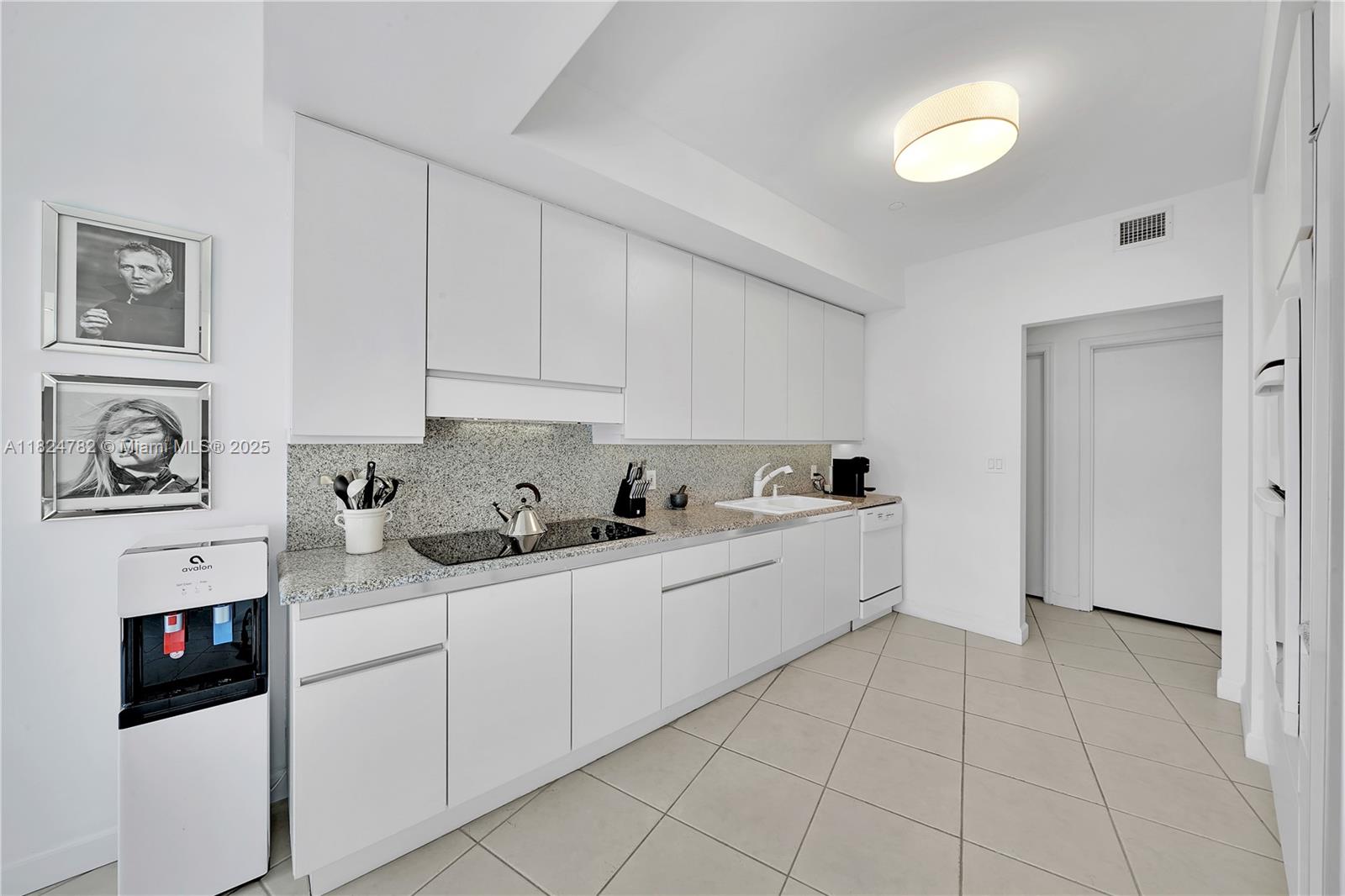 MAJESTIC TOWER - Residential