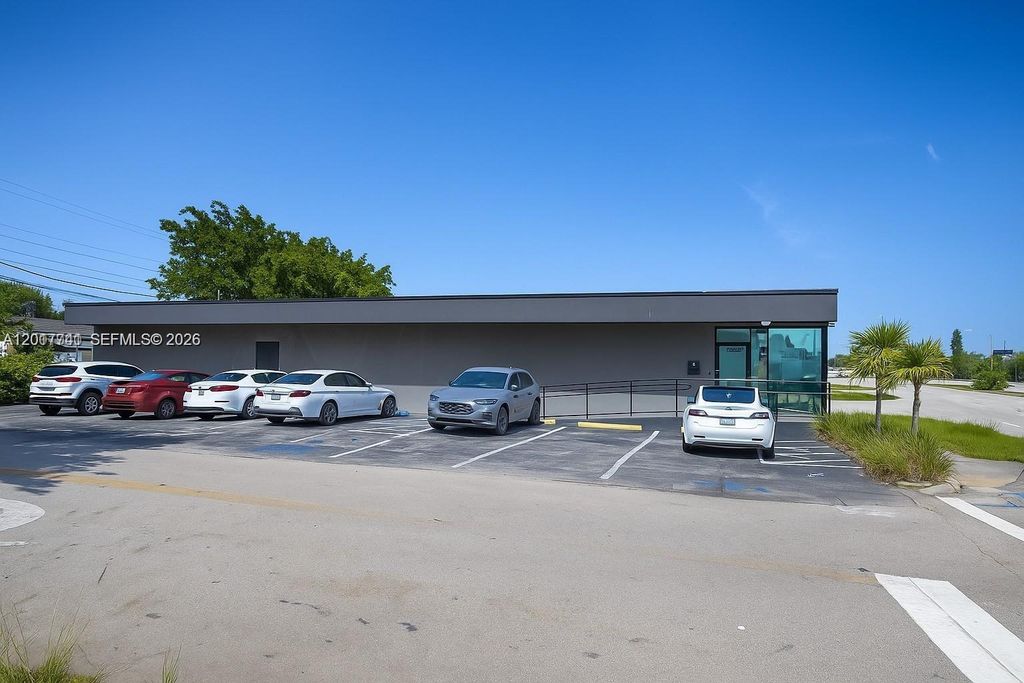 Photo of 2429 Davie Blvd #Unit 1, Fort Lauderdale, FL 33312 (MLS # A12017741)