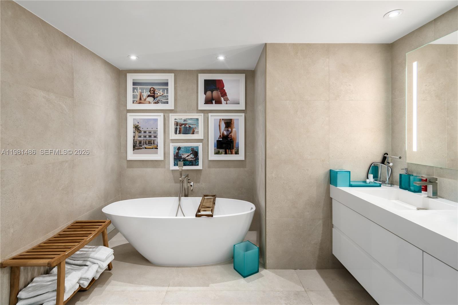 MOSAIC ON MIAMI BEACH CON - Residential Lease