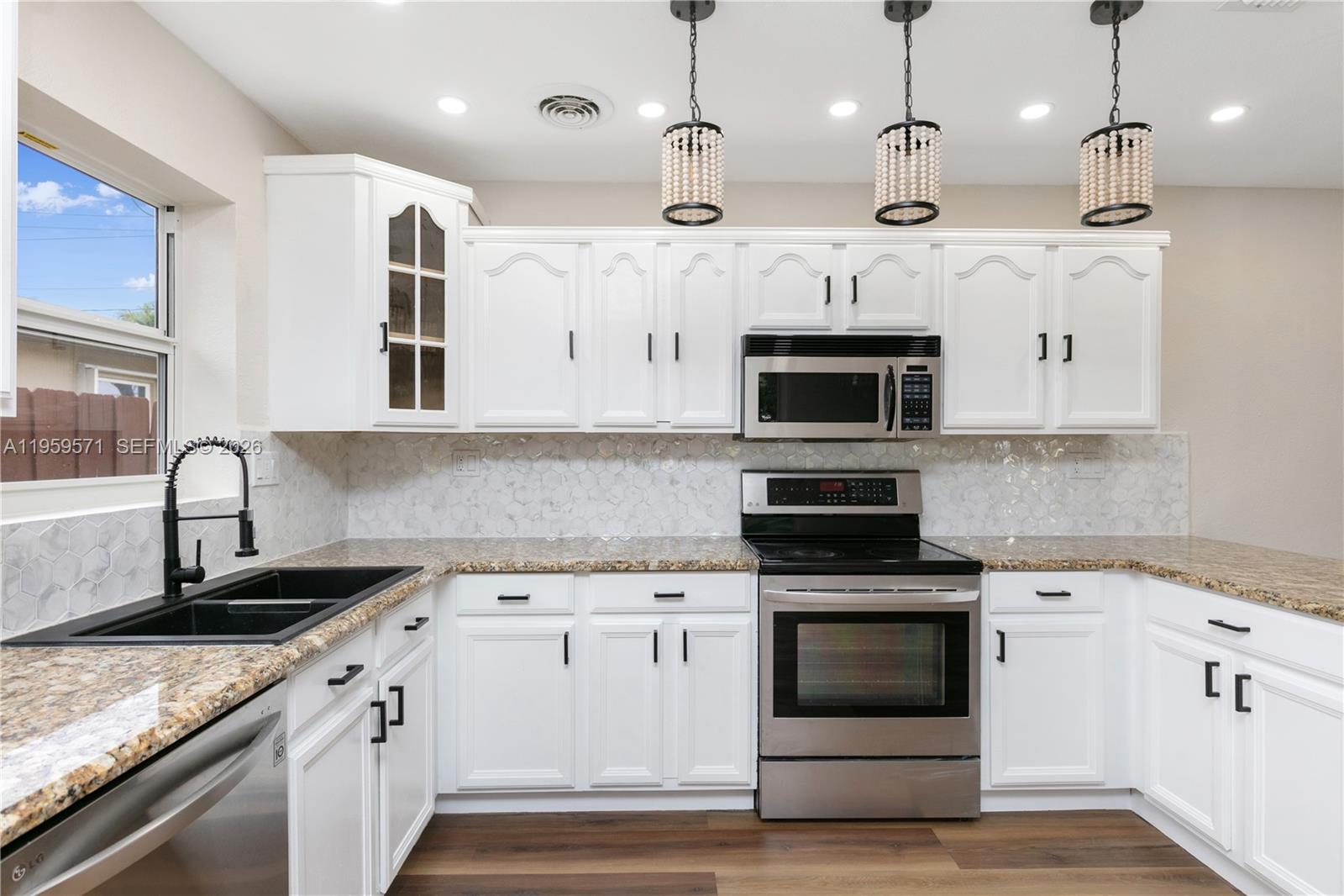 HOLLYWOOD HOMESITES HIGH - Residential