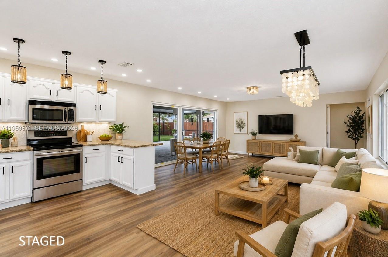 HOLLYWOOD HOMESITES HIGH - Residential