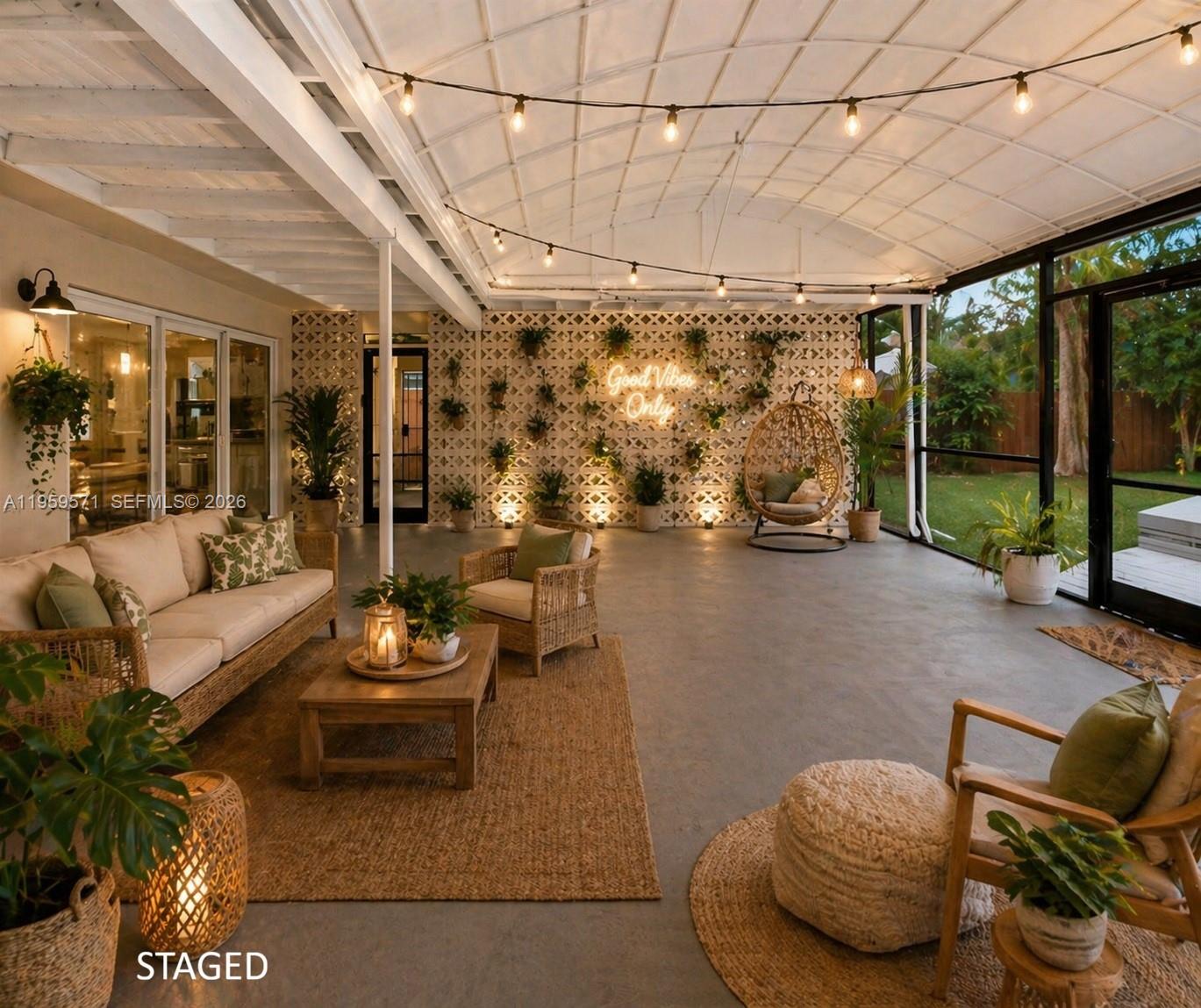 HOLLYWOOD HOMESITES HIGH - Residential