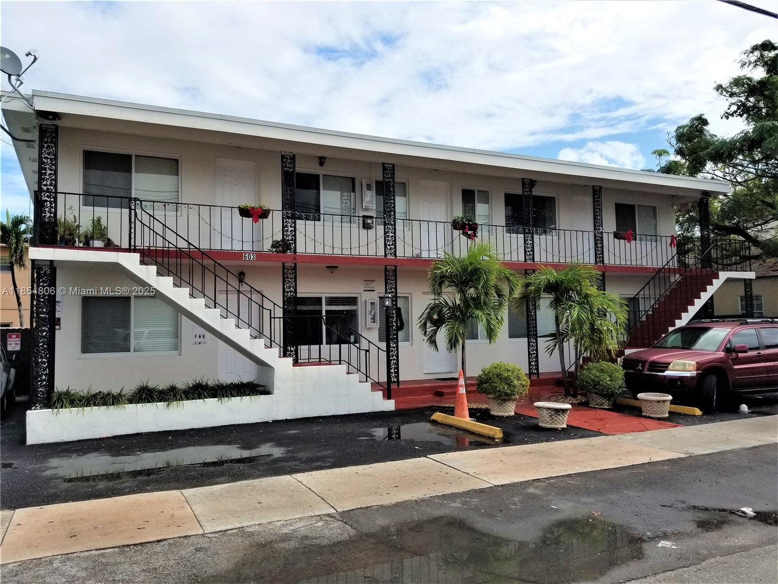 CENTRALLY LOCATED BUILDING,,,JUST REMODELED UNIT ON 2ND FLOOR,,,READY TO MOVE-IN,,,NEW KITCHEN,
NEW APPLINACES AND NEW BATHROOM,,,2 NEW A/C UNITS,,,FRESHLY PAINTED,,,1 PARKING SPACE,,,COIN
LUNDRY SERVICE AVAILABLE @ THE BUILDING,,,NO PETS