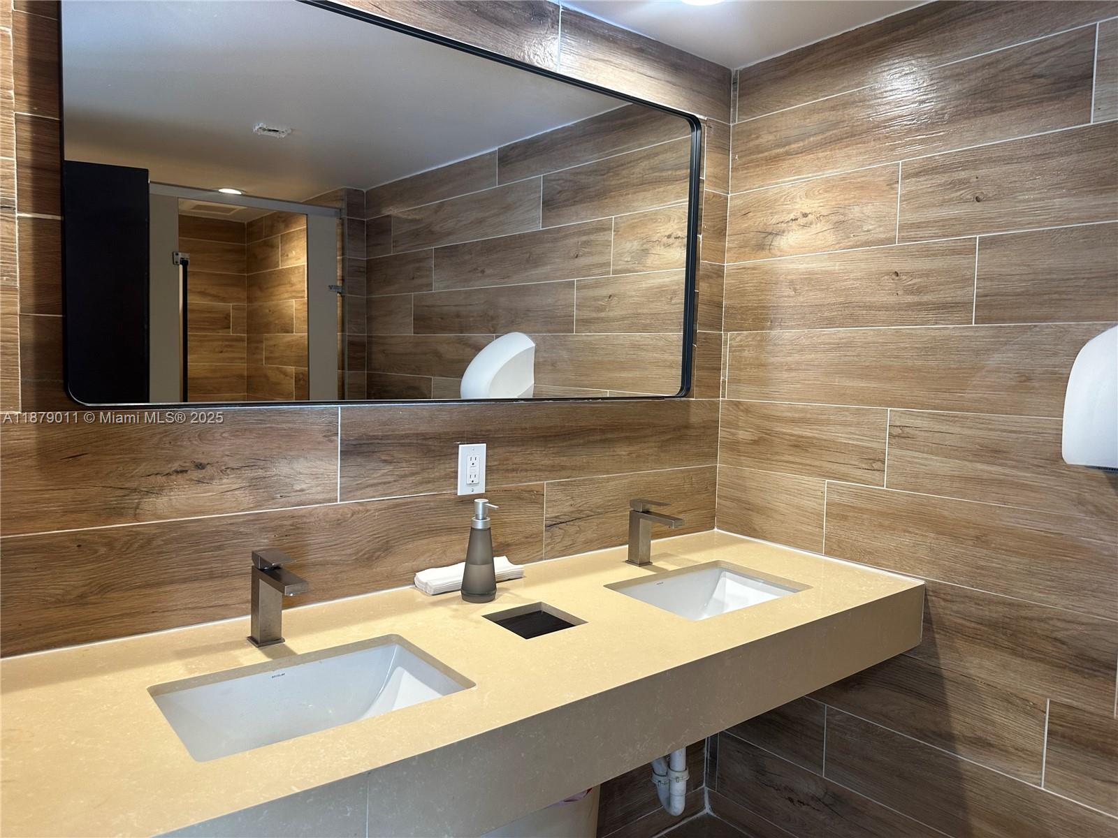 GALERIA CONDO - Residential Lease