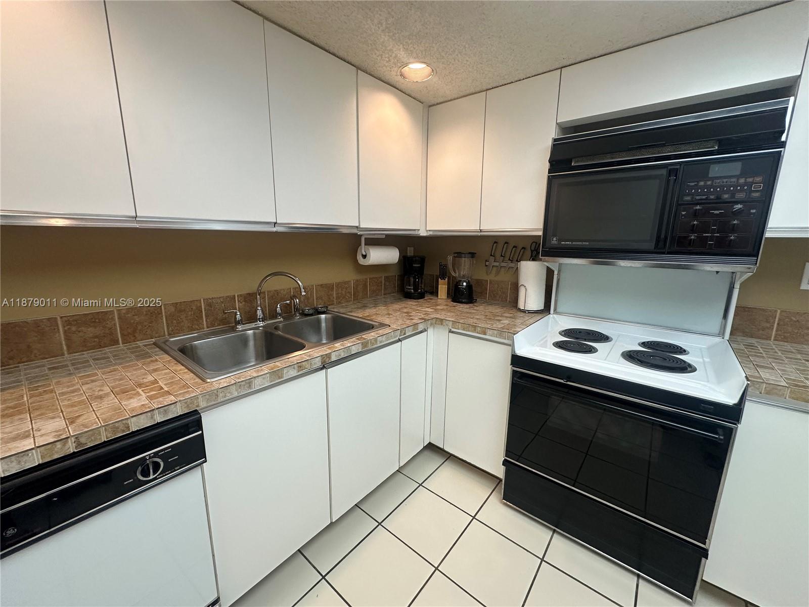 GALERIA CONDO - Residential Lease