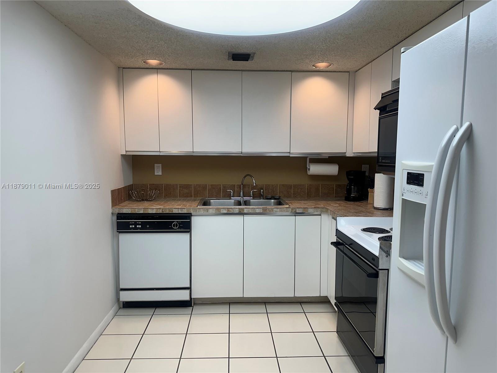 GALERIA CONDO - Residential Lease