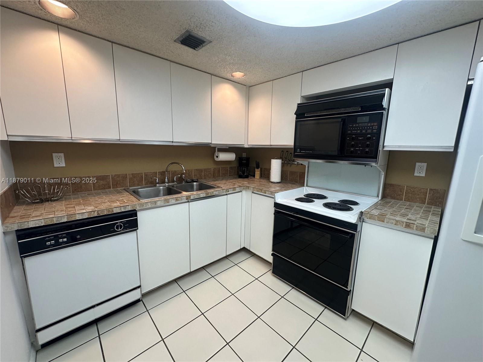 GALERIA CONDO - Residential Lease