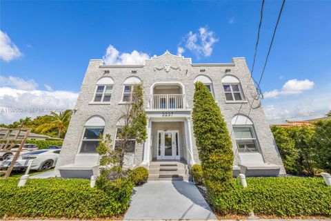 3237 SW 4th St Miami FL 33135