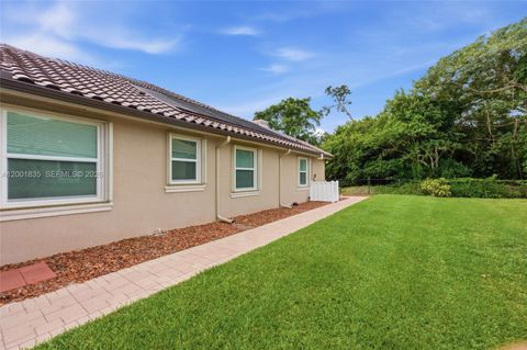 Tiny photo for 6113 NW 53rd Cir, Coral Springs, FL 33067 (MLS # A12001835)