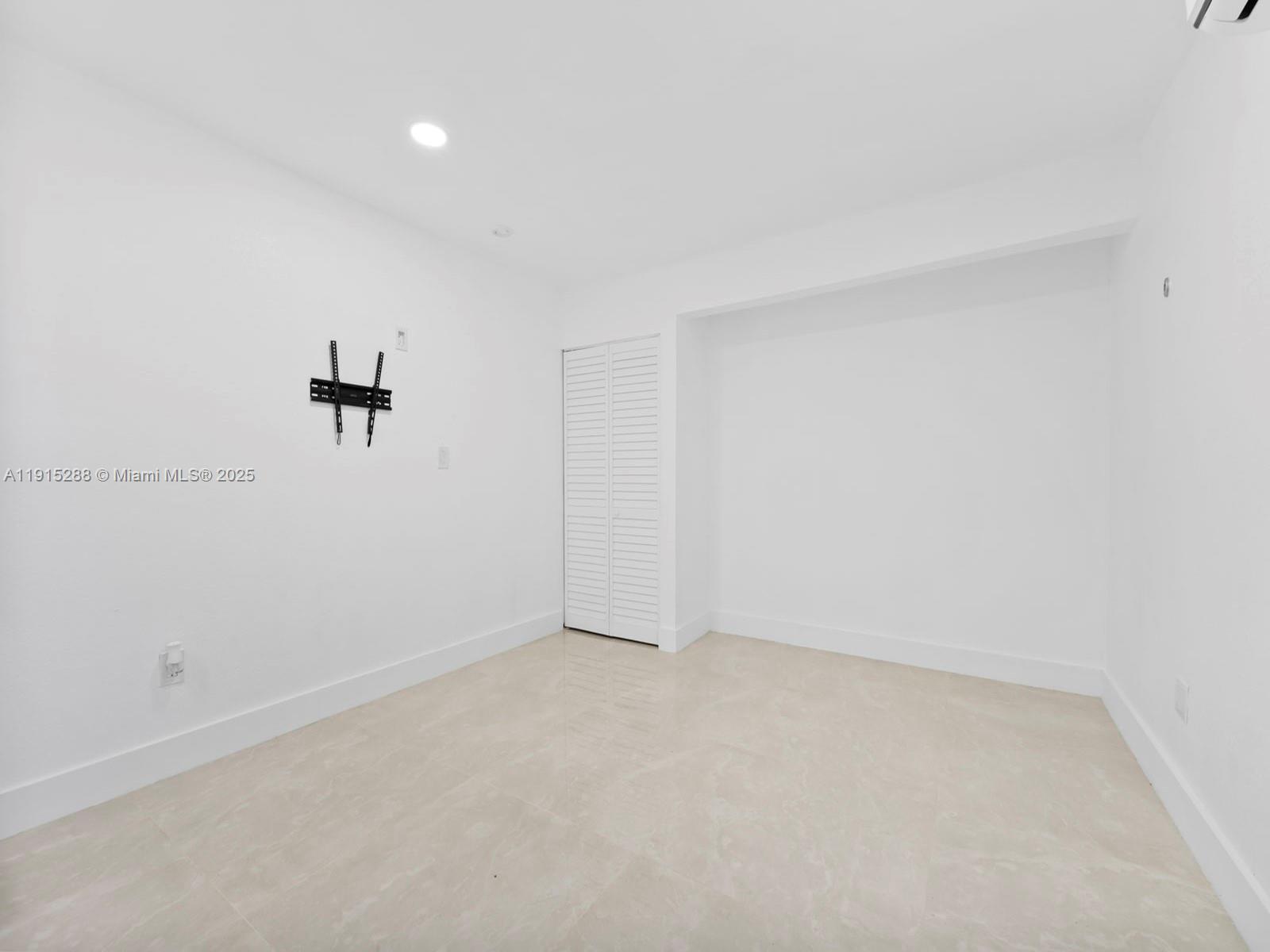 CUTLER RIDGE PINES - Residential Lease