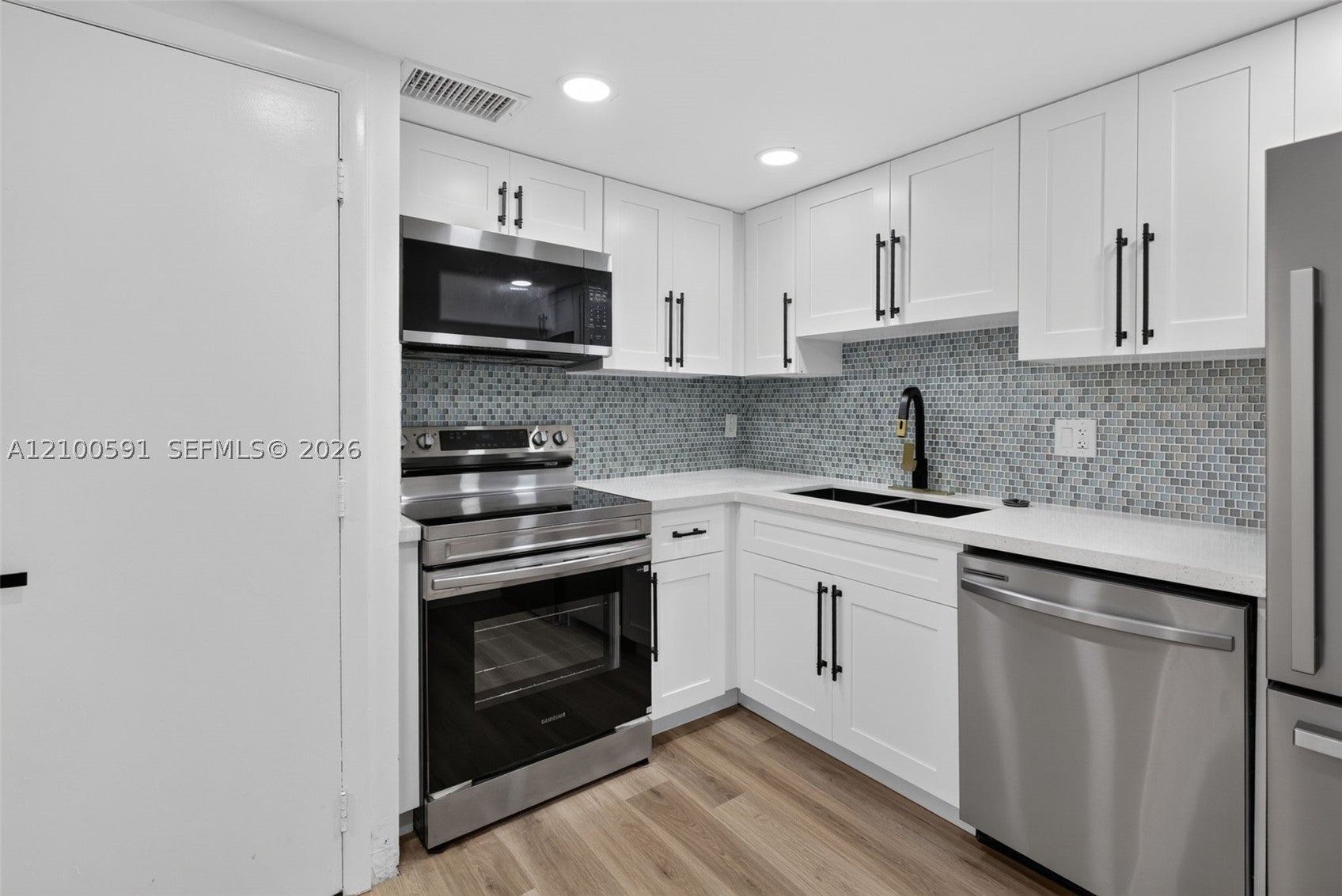 4172 Inverrary Dr 203