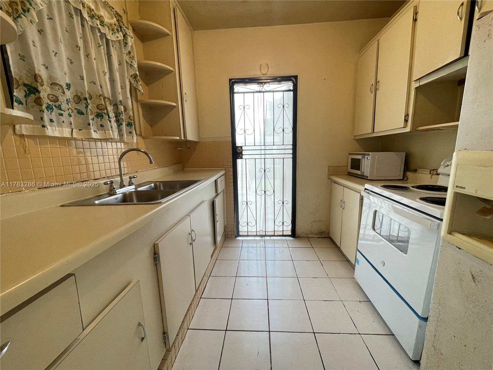 937 NW 46th St