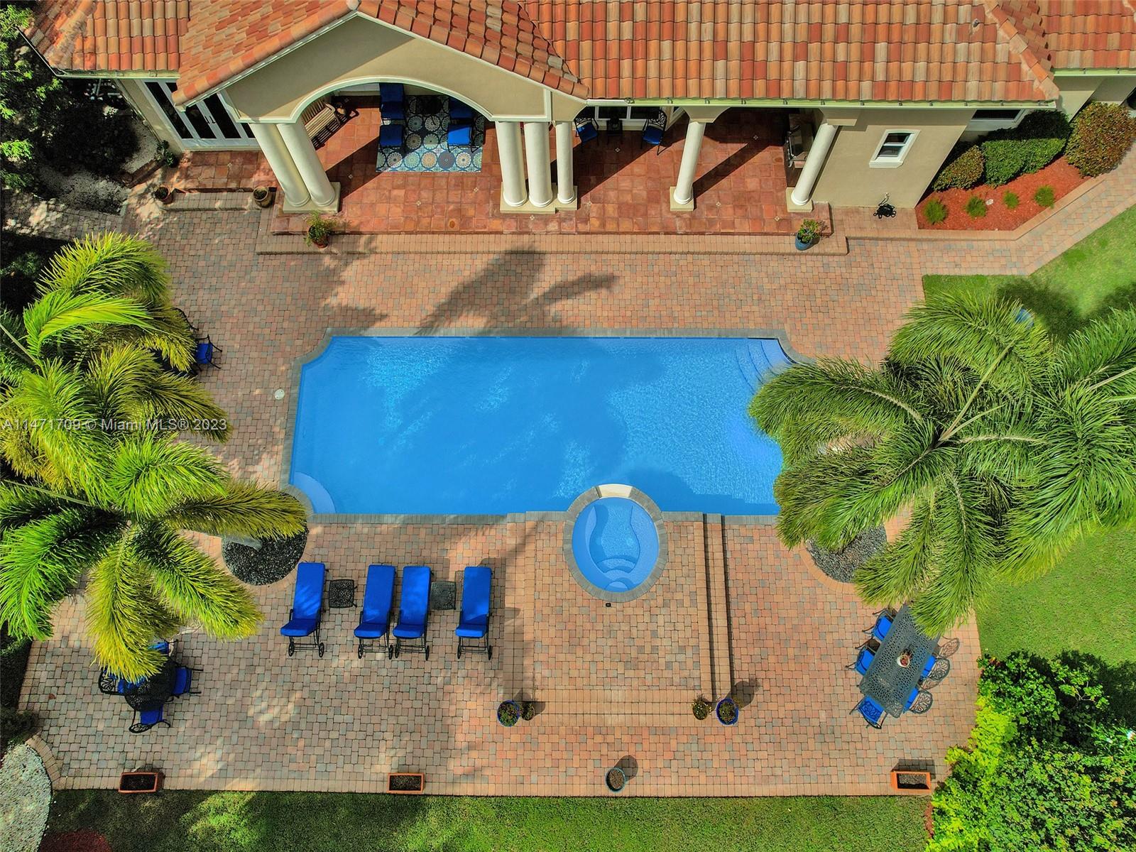 WINDMILL LAKE ESTATES - Residential