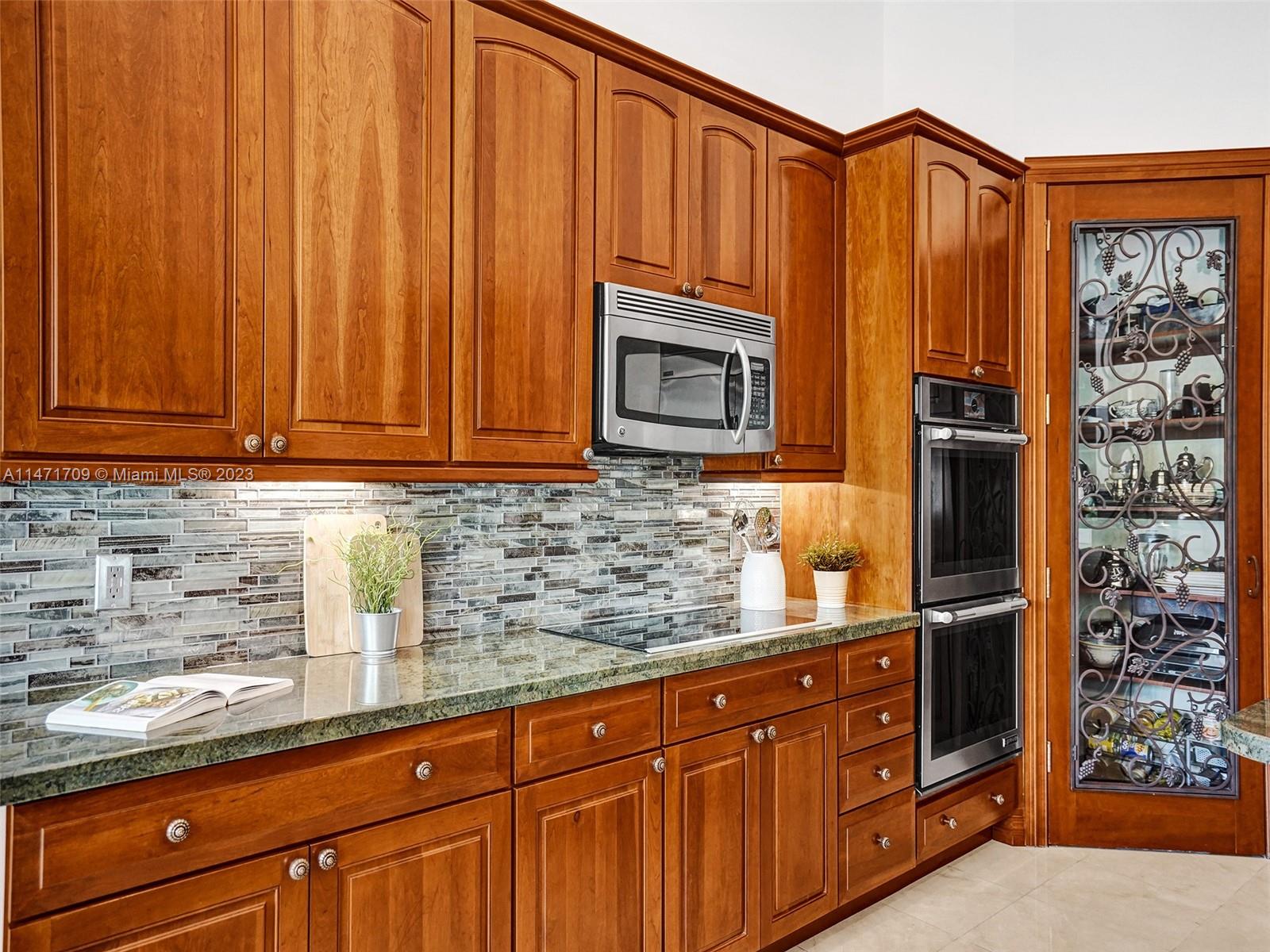 WINDMILL LAKE ESTATES - Residential