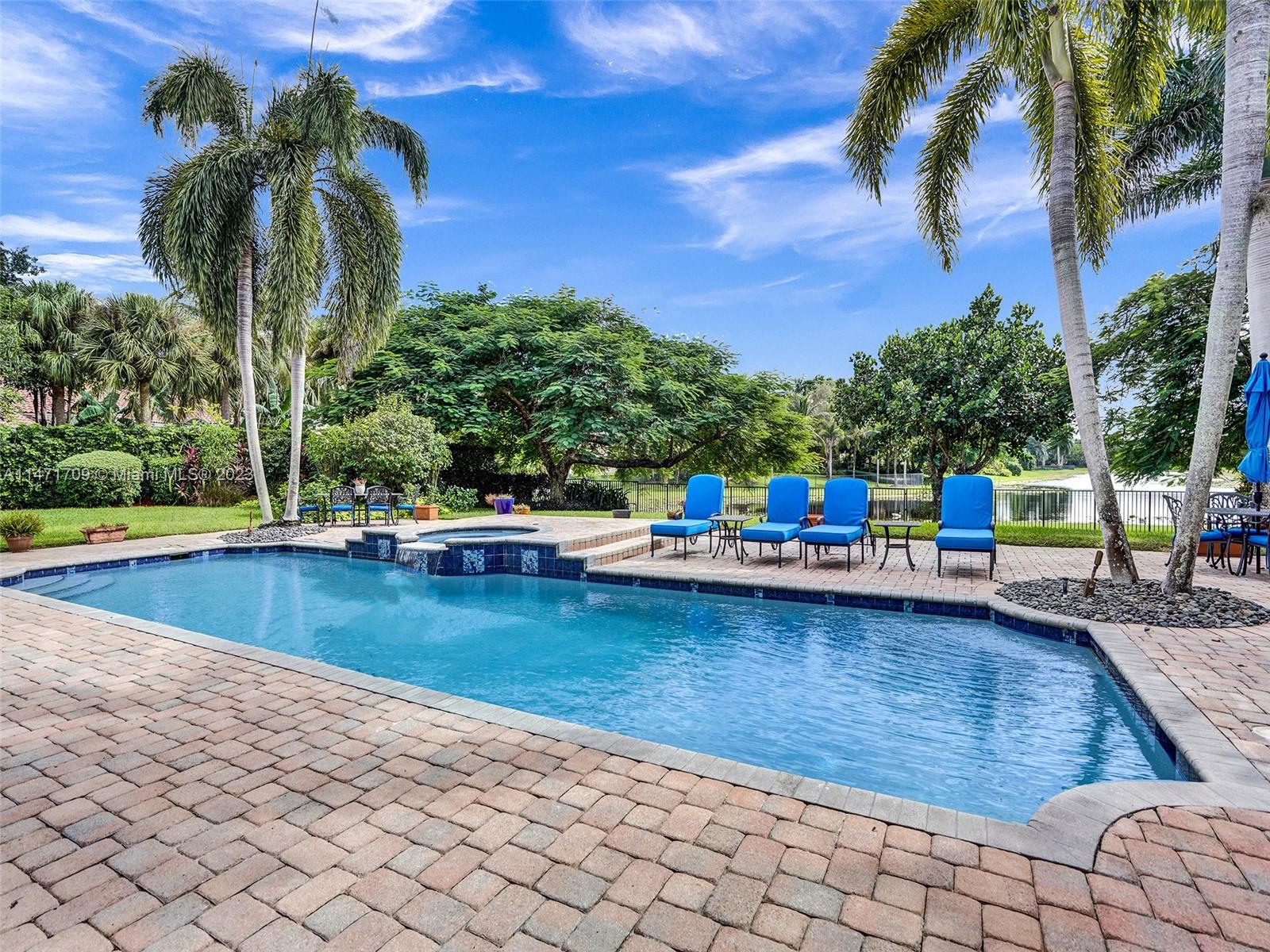 WINDMILL LAKE ESTATES - Residential