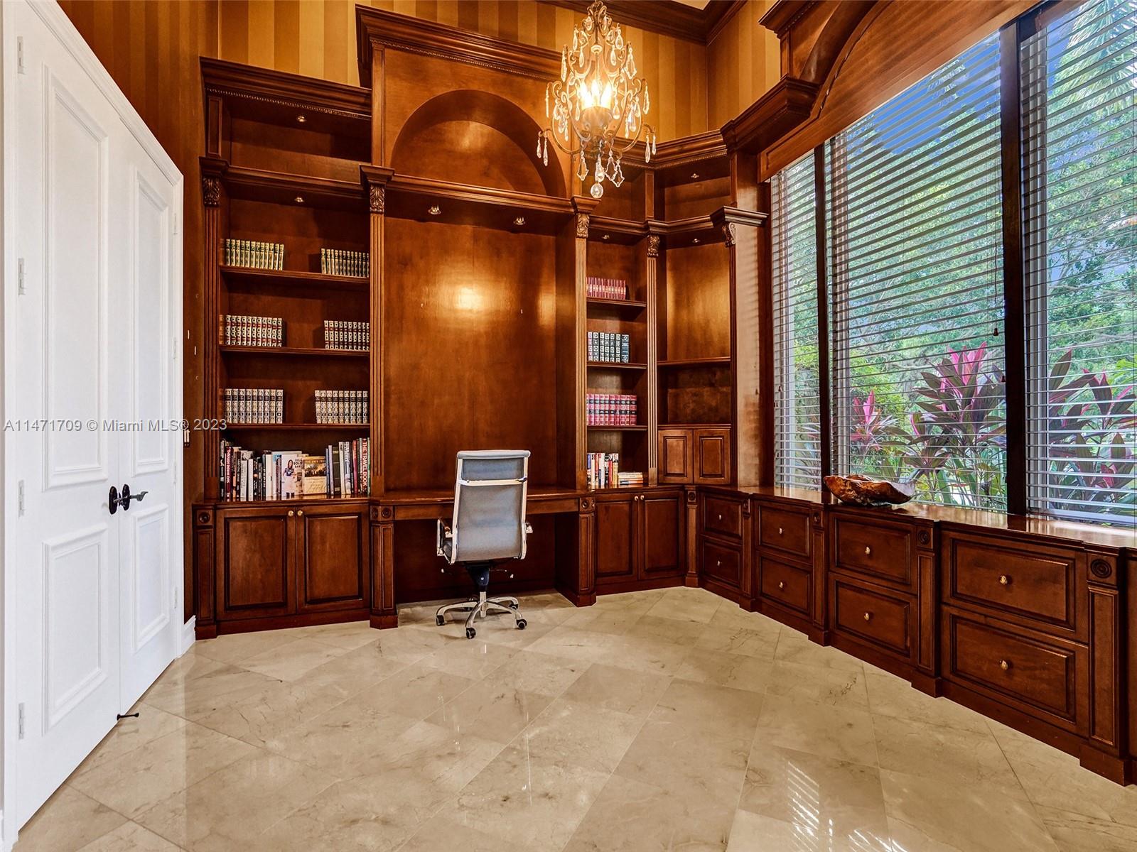 WINDMILL LAKE ESTATES - Residential